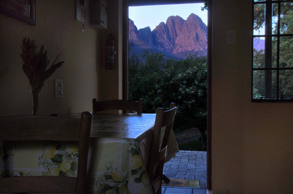 Вилла Kierie Kwaak Self Catering Стелленбос Экстерьер фото